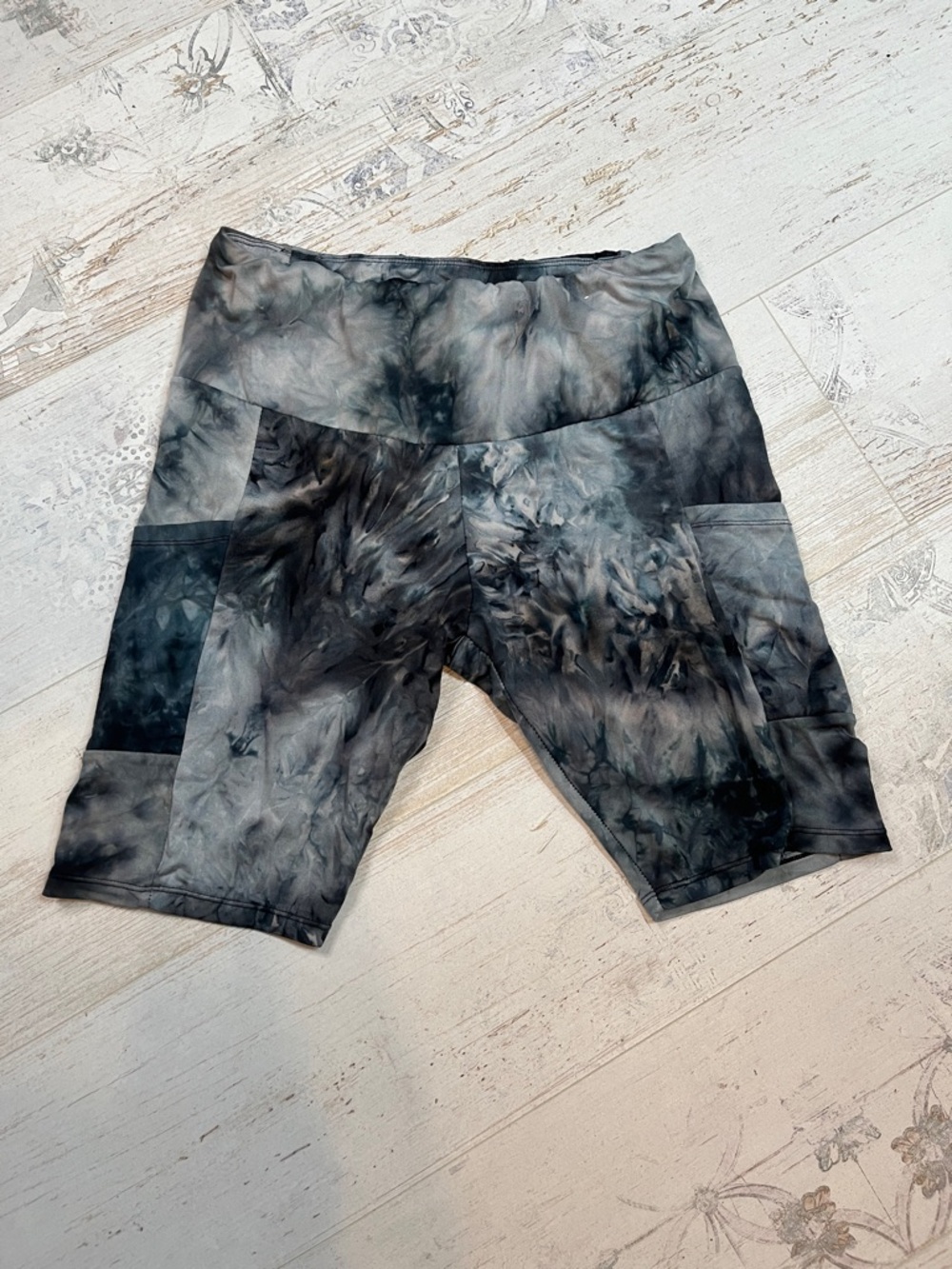 Love Streak Grey and Navy Tie Dye Shorts Size Large